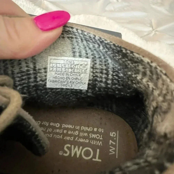 TOMS Desert Wedge Taupe 7.5 Wedge Boots Neutral Fall Shoes Back to School EUC - Picture 14 of 15